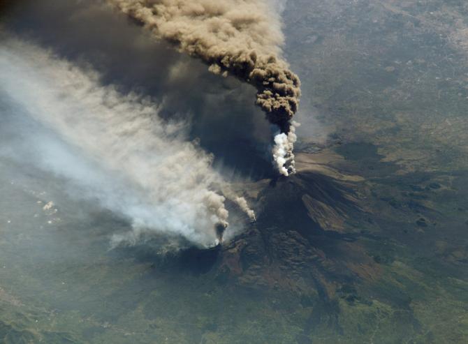 Vulcanul Etna a erupt din nou. Imagini spectaculoase cu lava incandescentă. Sursă foto: Pixbay