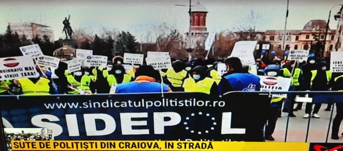 Protest la Craiova. Polițiștii au ieșit în stradă din cauza înghețării salariilor