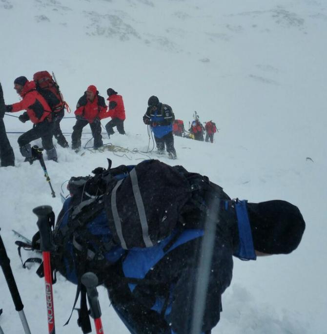 Intervenție de salvare în Munții Retezat a unor persoane surprinse de avalanșă, în 2017. Foto: Facebook / Inspectoratul de Jandarmi Judetean "Decebal" Hunedoara.