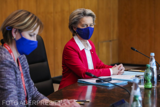 Ursula von der Leyen cu mască. Pariul pierdut de eurocraţi, plătit de europeni
