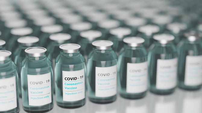 În Marea Britanie, vaccinul împotriva COVID-19 se administrează şi în farmacii. (Sursa: Pixabay)