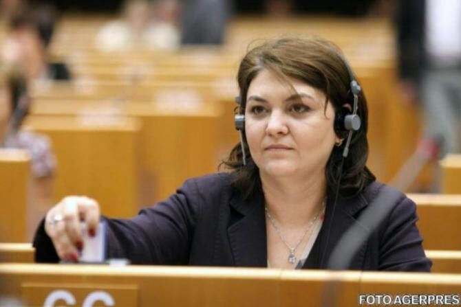 Adina Vălean, comisar european, despre paşaportul COVID-19 și noile tulpini: Tensiune mai ridicată decât la final de 2020