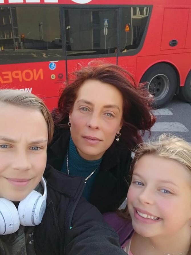 Cazul tinerilor luați de statul finlandez. Camelia Smicală își va primi copiii înapoi  /  Surs foto: Facebook Camelia Smicală