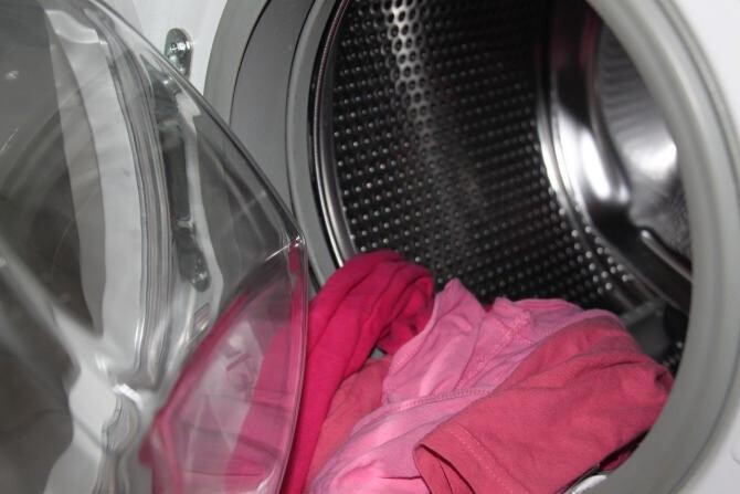 Un copil a murit după ce a fost găsit în mașina de spălat / Imagine de bierfritze de la Pixabay 