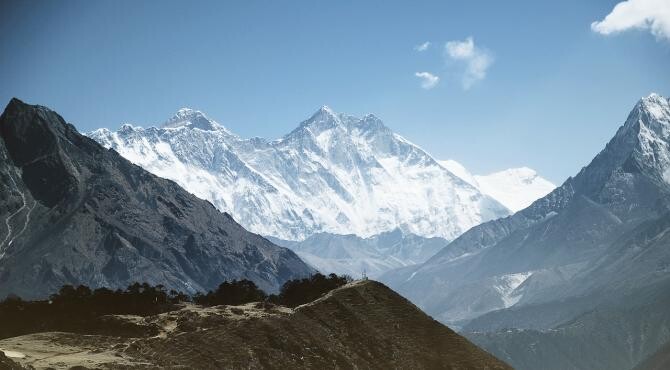 Doi alpiniști au mințit că au cucerit Everestul / Imagine de Free-Photos de la Pixabay 