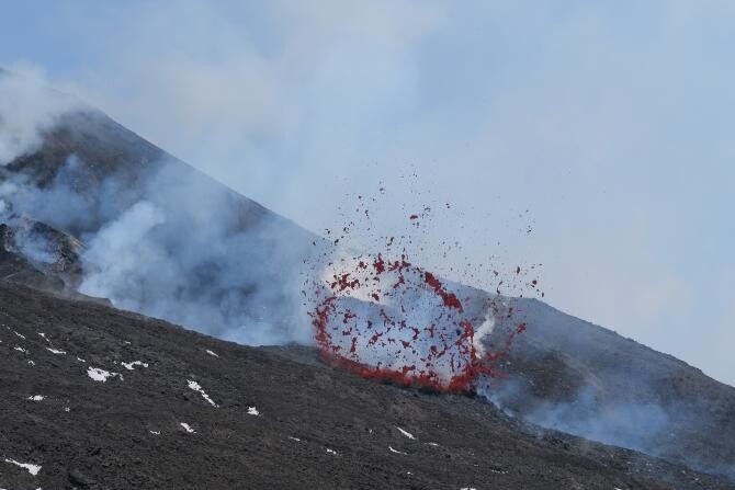 O nouă ERUPȚIE a vulcanului Etna. Activitate de tip strombolian în craterul Bocca Nuova  /  Sursă foto: Pixbay