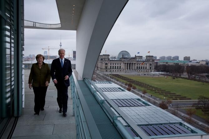 Întrevederea din 2013, dintre Joe Biden, pe atunci vicepreședintele SUA, și Angela Merkel, sursă foto: Obama White House