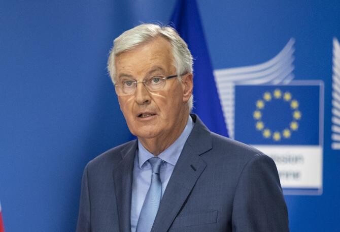 Michel Barnier, decorat cu Ordinul Naţional 'Steaua României' de preşedintele Iohannis