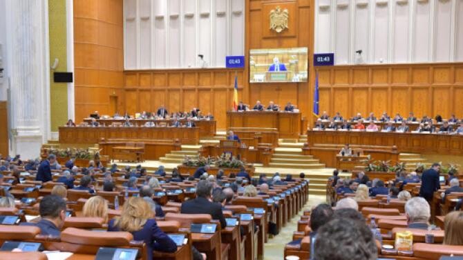 Constituirea unor comisii parlamentare comune pentru dezbaterea celor trei proiecte privind eliminarea pensiilor speciale ale parlamentarilor