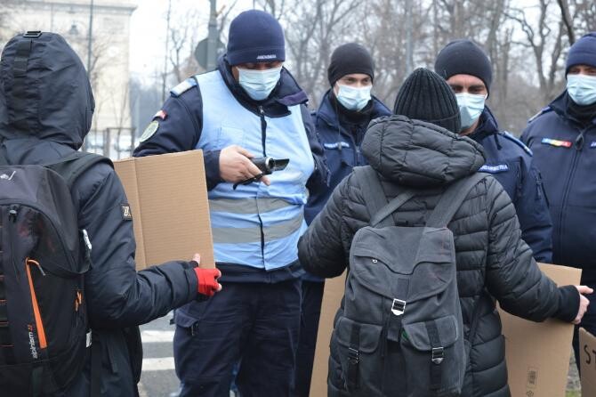 Protest al studenților, oprit de autorități în Sectorul 1. Poliția Locală a răspuns abia după trecerea marșului