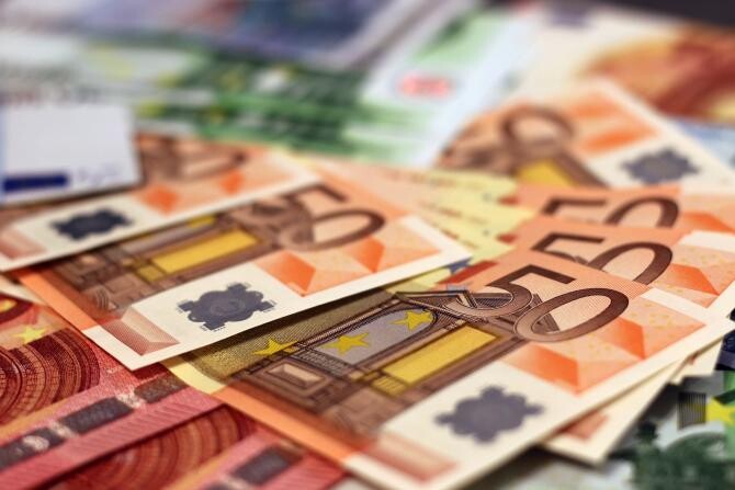 Sute de bancnote false de 50 euro, puse în circulație. Poliția a intervenit. Foto: Pixabay.com