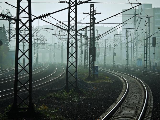 Mai multe trenuri din județul Bihor înregistrează întârzieri după ce Magistrala 300 a fost blocată. Foto: Pixabay.com