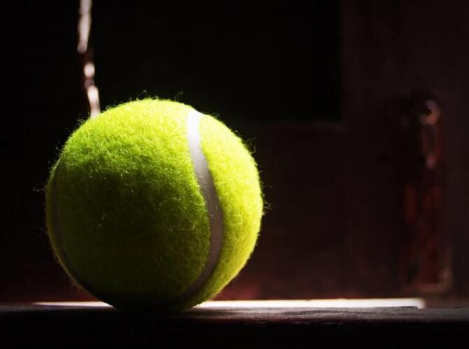 Un copil de mingi, trimis acasă după ce a căzut pe teren la Australian Open - VIDEO
