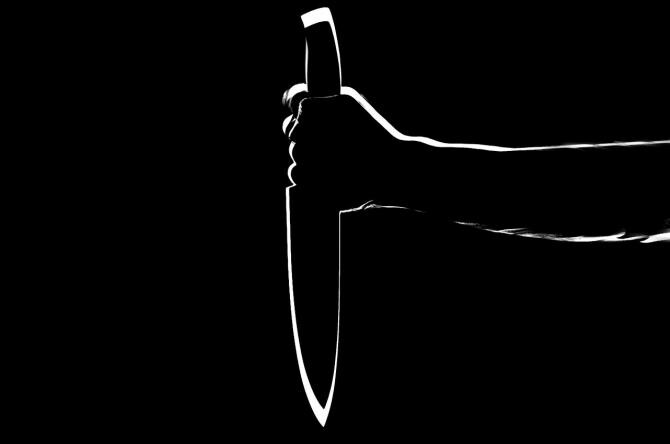 A trăit cu un cuțit în corp timp de an / Imagine de PublicDomainPictures de la Pixabay 