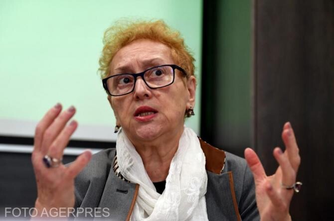 Renate Weber: Condiţionarea accesului la locul de muncă de vaccinarea împotriva COVID este neconstituţională