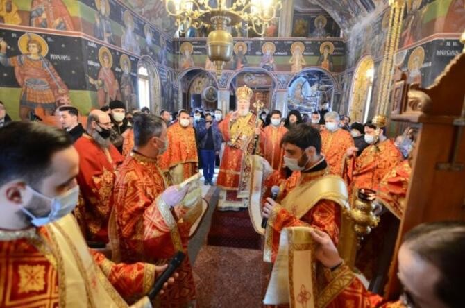 Slujba arhierească la Măănăstirea Cota 1000  Foto: Arhiepiscopia Târgoviștei