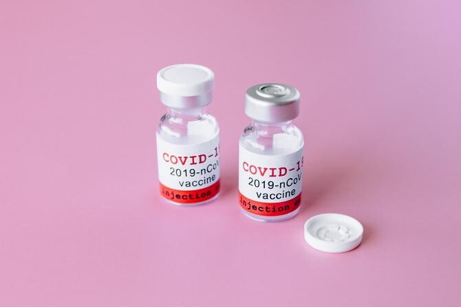 Vaccinurile Pfizer și Moderna / Fotografie creată de Nataliya Vaitkevich, de la Pexels