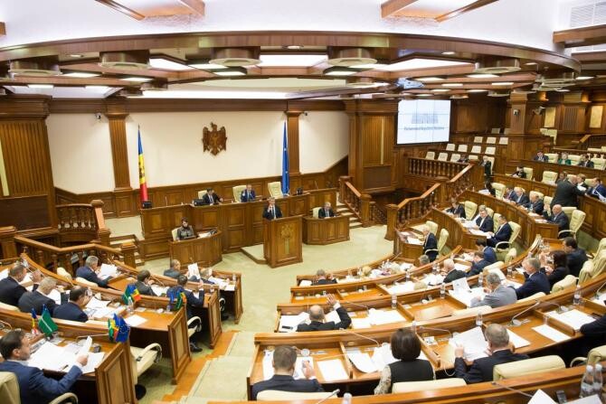 Guvernul interimar de la Chişinău cere parlamentului instituirea stării de urgenţă în Republica Moldova