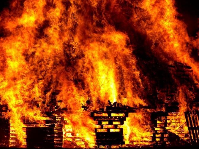 Incendiu puternic la un depozit de uleiuri. Deflagrația a fost lichidată  /  Foto cu caracter ilustrativ: Pixabay
