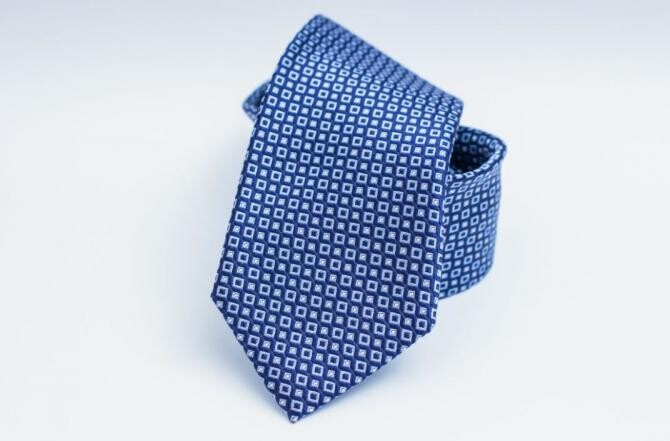 Ludovic Orban compară cravata cu masca / Foto Pexels