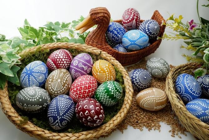 Ouă încondeiate cu ceară / Imagine de Zauberei de la Pixabay 