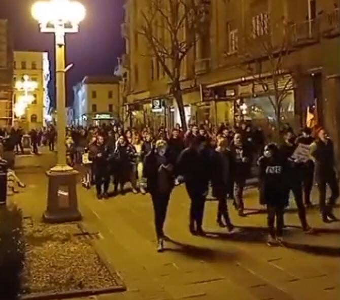 Protestatarii din Timișoara, marș spre primăria condusă de Fritz după ce acesta i-a jignit - captură video