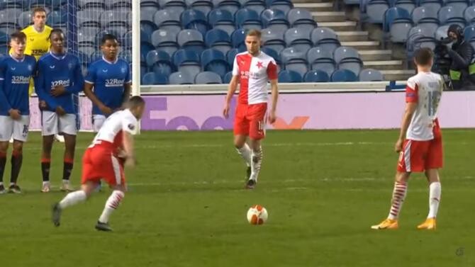 Captură video cu un gol al lui Nicuşor Stanciu împotriva lui Glasgow Rangers