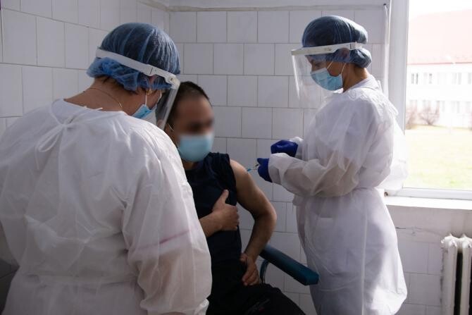 A refuzat Astrazeneca și a ajuns la terapie intensivă. Medicii din Olanda, imaginea cu care vor surprinde întreaga lume: Lăsați-ne să folosim vaccinurile! / foto