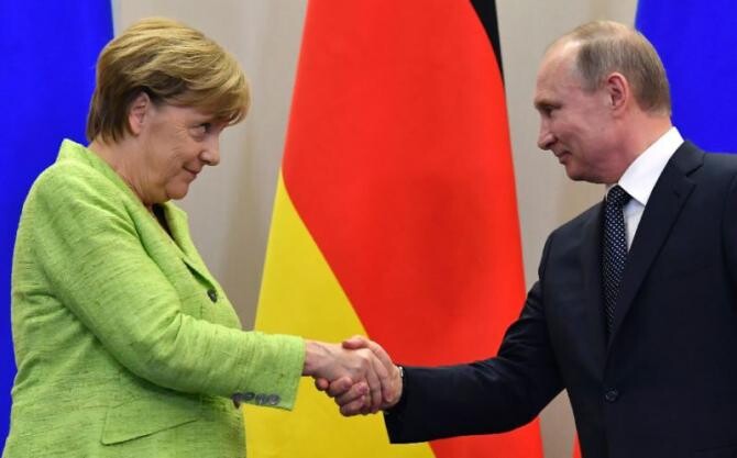 Merkel și Putin, preocupaţi de escaladarea tensiunilor