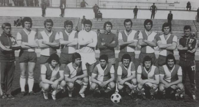 În fotografie, generația UTA din 1973. Sus: Jurcă (antrenor), Domide, Popovici, Ghiță, Vidac, Iorgulescu, Pozsonyi, Kukla, Biro, Coman (antrenor). Jos: Brosovszky, Purima, Trandafilon, Axente, Kun, Munteanu.