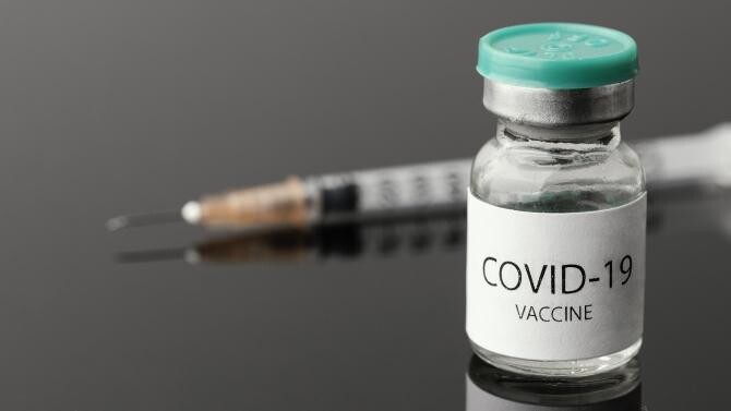 Un vârstnic bolnav de cancer și cu alte afecțiuni cronice s-a vaccinat împotriva COVID-19 / Foto cu caracter ilustrativ: Pixabay