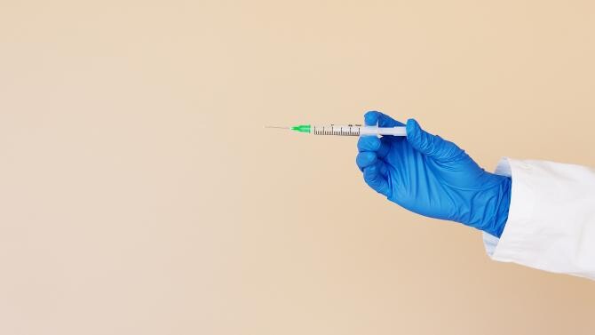 Vaccin / Fotografie creată de Artem Podrez, de la Pexels