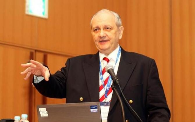 Cancerul de prostată, cu prof dr Petrișor Geavlete la Academia de Sănătate. Foto. Spitalul Sf.Ioan