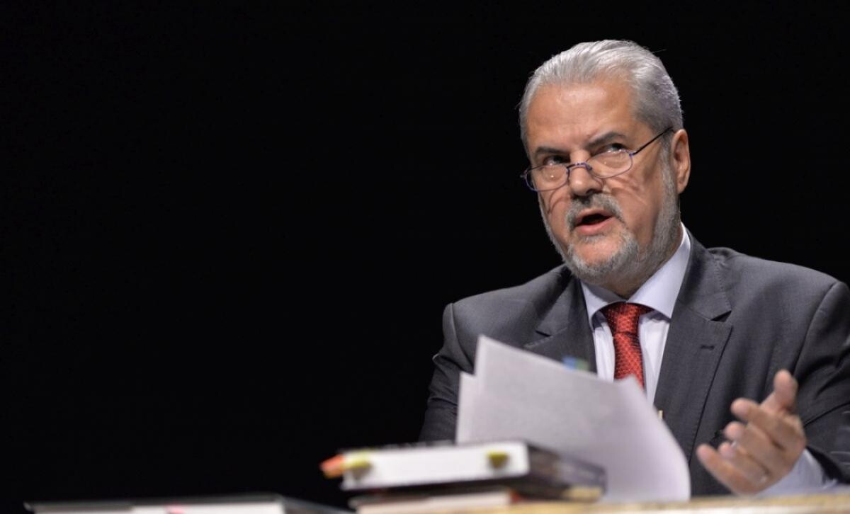 CCR, pronunțare referitoare la solicitarea lui Adrian Năstase privind anularea calităţii de membru al Ordinului 'Steaua României' - Vimarsana News
