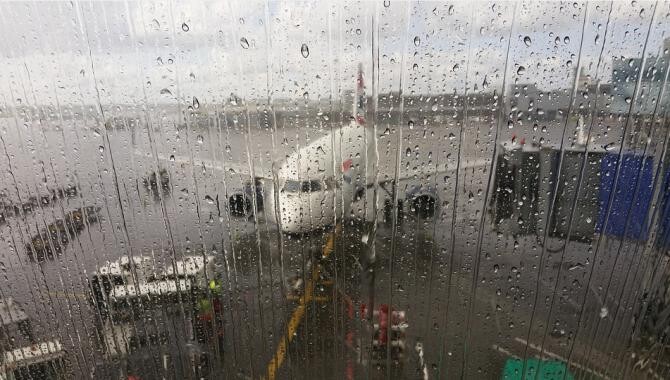 Peste 100 de pasageri români, blocaţi în aeroportul Stansted, Marea Britanie. Zborul Londra - Baia Mare, anulat / Foto: Pixabay.com