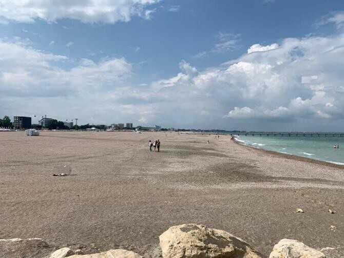Plaja lărgită Mamaia foto turiști grup ”Am fost în vacanță”