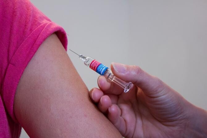 O adolescentă și-a câștigat în instanță dreptul de a se vaccina anti-COVID-19 / Foto: Pixabay