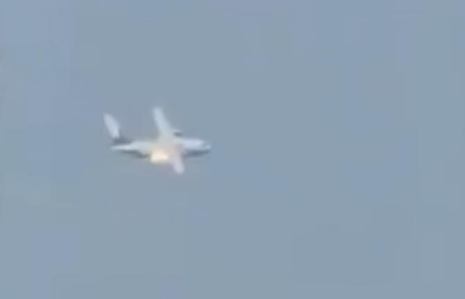 Imagini șocante cu prăbușirea unui avion militar în apropiere de Moscova / Sursă foto: Captură YouTube