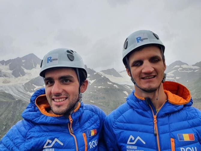PREMIERĂ NAȚIONALĂ! Cei doi români care văd împreună 1% au cucerit vârful Elbrus, cel mai înalt din Europa  /  Sursă foto: Facebook Anca Mihutescu