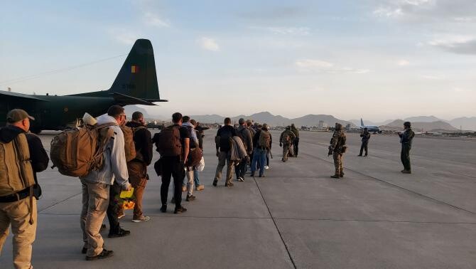 Misiune cu succes a a Forțelor Aeriene Române. 14 cetățeni români au fost evacuați din Afganistan  /  Sursă foto: MApN