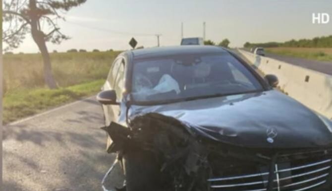 Mercedesul arhiepiscopului Teodosie, făcut praf într-un accident rutier / Foto: Captură video Antena 3