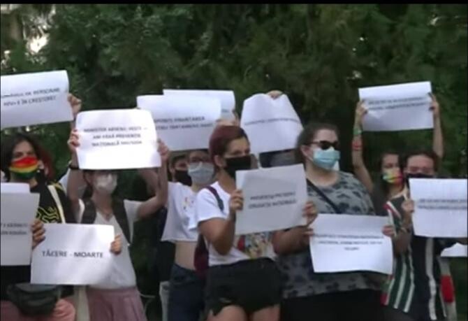 PROTEST la ușa Ministrului Sănătății / Foto: Captură video Realitatea Plus