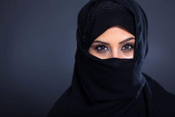 Talibanii anunță că vălul e obligatoriu pentru femei, dar nu şi burqa