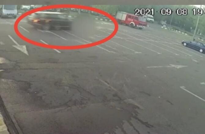 Angajatul unei spălătorii din Capitală, lovit intenționat cu mașina de un client supărat / Foto: Captură video Realitatea Plus