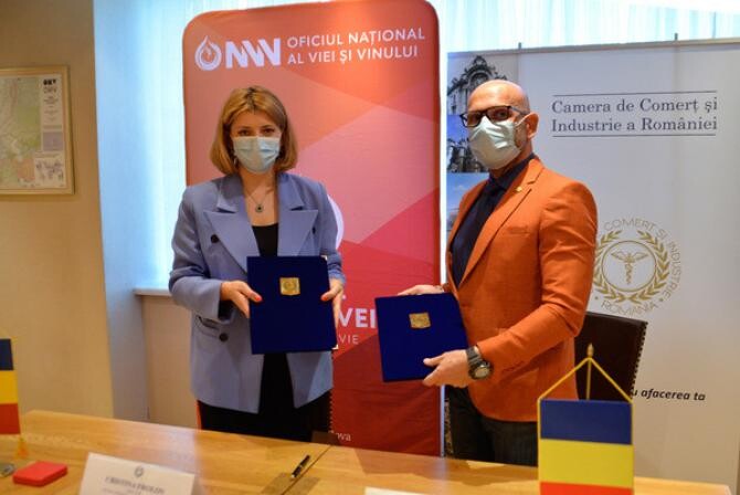 Cristina Frolov și Bogdan Vișan, la semnarea memorandumului de colaborare 