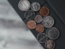 Pexels / O monedă americană veche de trei secole a fost descoperită într-o cutiuță de dulciuri