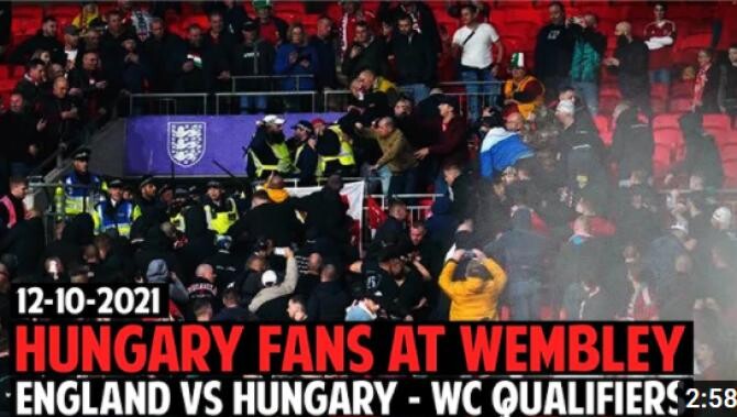Fanii Ungariei s-au luat la bătaie cu polițiștii englezi pe Wembley, în meciul cu Anglia / Captură video fankurve ultras YouTube