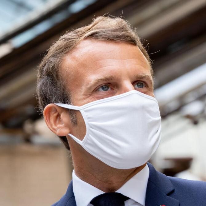 Francezii se grăbesc să se vaccineze cu doza 'booster', după ce Macron și Guvernul au înăsprit restricţiile