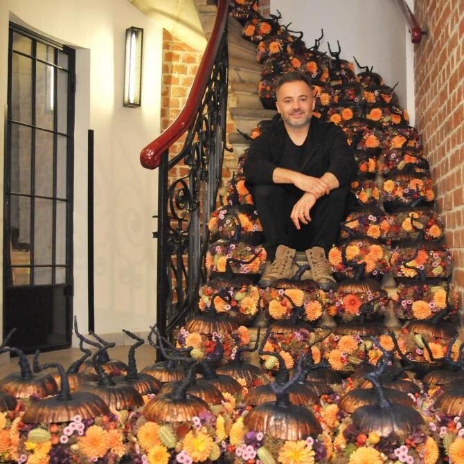 Nicu Bocancea, master florist internațional, arată trendurile de Halloween în materie de dovleci 'înfloriți'