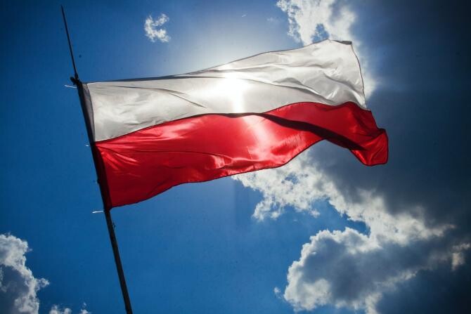 Polonia adoptă o nouă 'lege de apărare a Patriei'